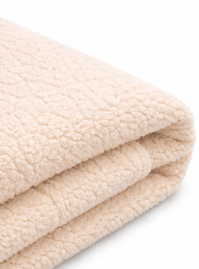 Slim Teddy outfit in off-white color.