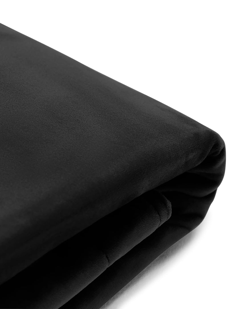 Slim Velvet outfit in black color.