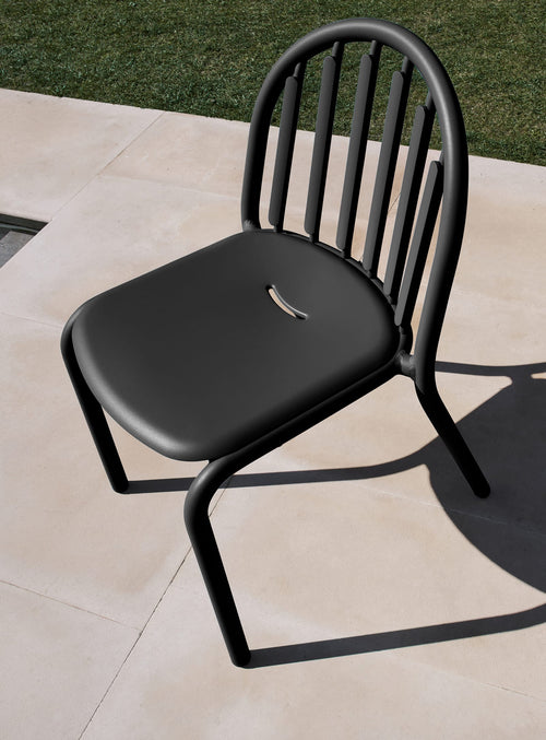 Fred's Chair by Fatboy – modern aluminum outdoor chair, UV-resistant and weatherproof, perfect for Canadian patios and gardens.