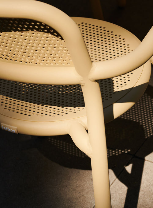 Set of 4 Fatboy Toní Armchairs in durable aluminum, weather-resistant outdoor seating for Canadian terraces, patios, and gardens.