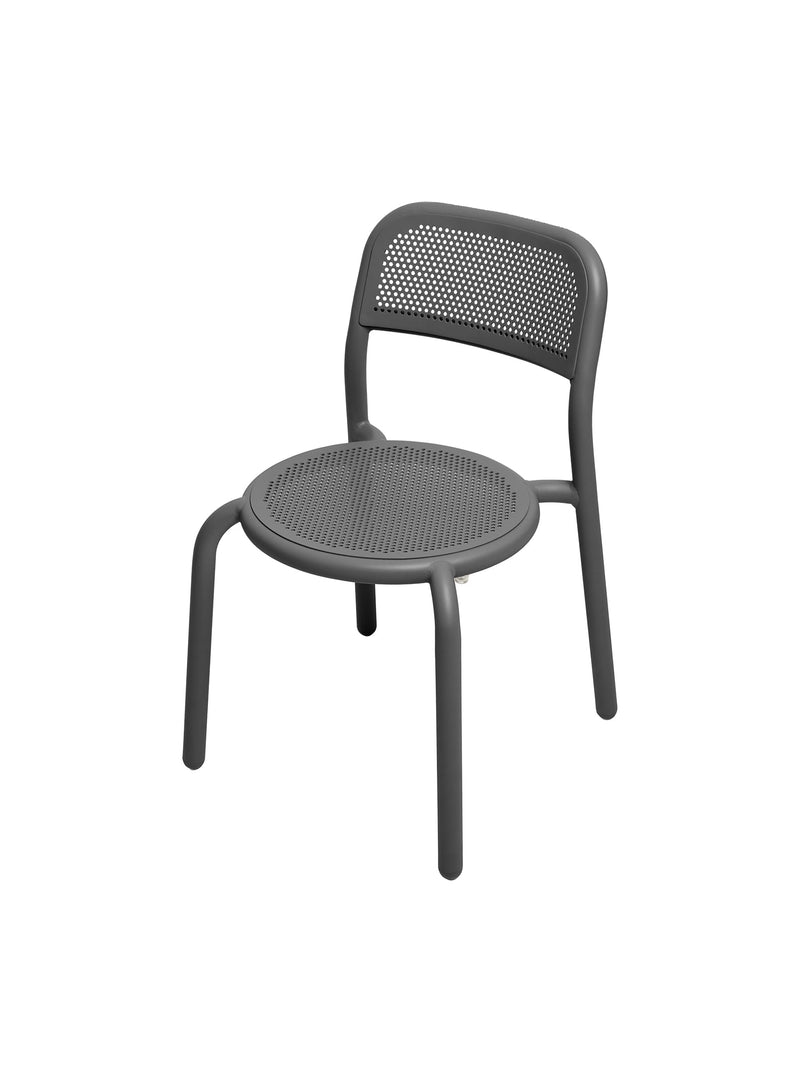 Fatboy Toní Chair in anthracite color, sleek aluminum outdoor chair with UV-resistant coating and stackable, perfect for Canadian patios, terraces, and gardens.