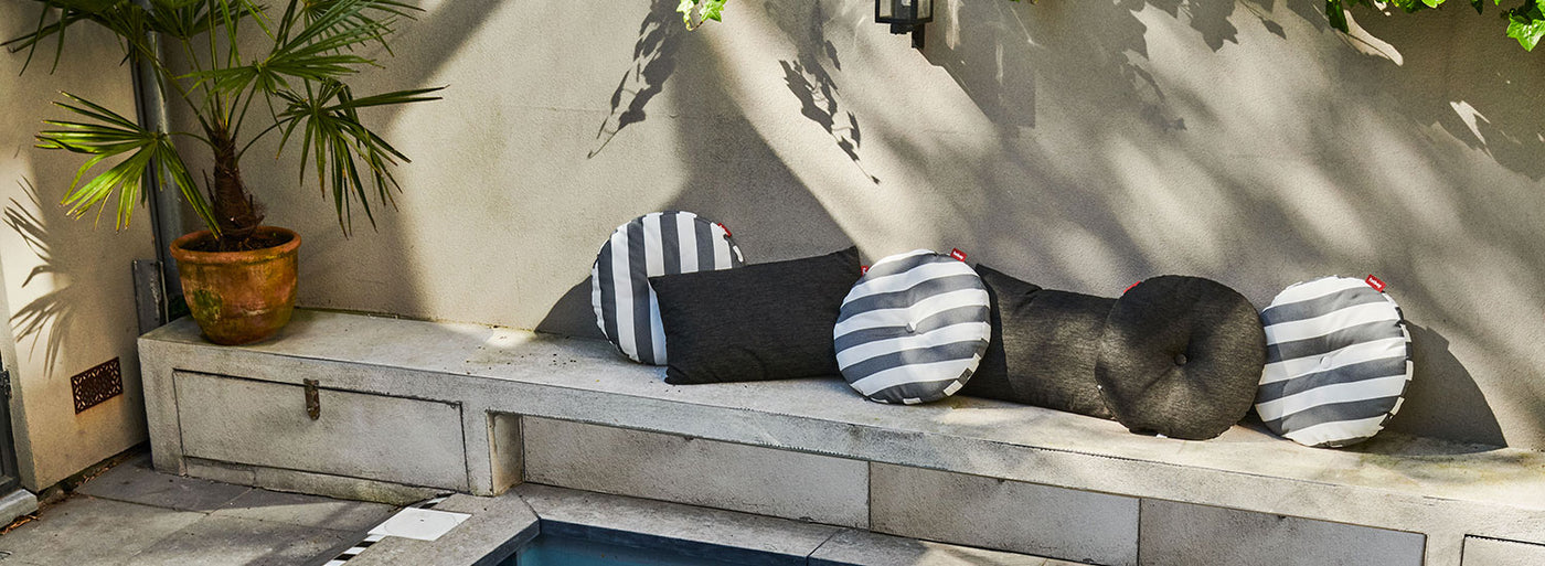 Fatboy King Pillow is an outdoor cushion perfectly complements the Paletti lounge set, but is equally at home adorning your beach towel.