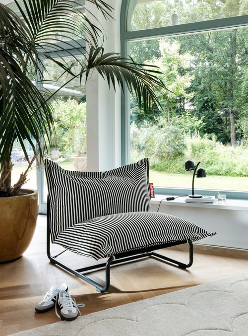 Turn your Fatboy beanbag into a structured lounge chair with the Beanbase: extra support, easy assembly, and iconic comfort.