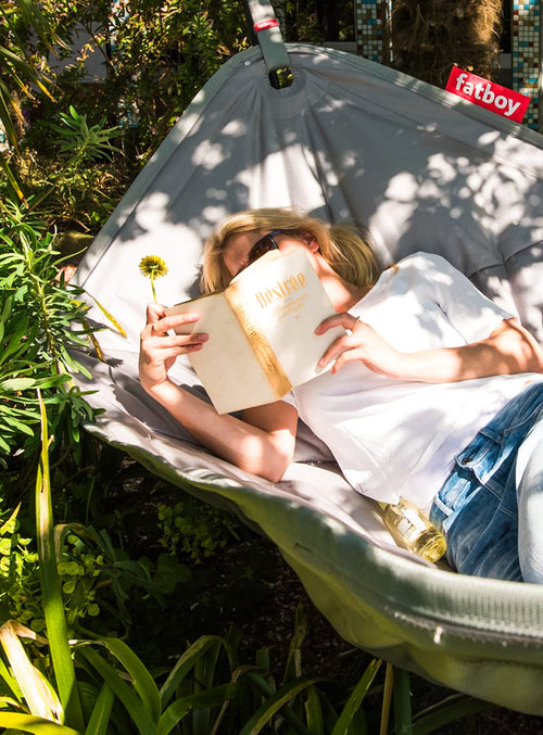 Fatboy Headdemock Deluxe with cover, a luxury hammock with UV-resistant fabric and water-resistant protection, perfect for outdoor use in Canada.