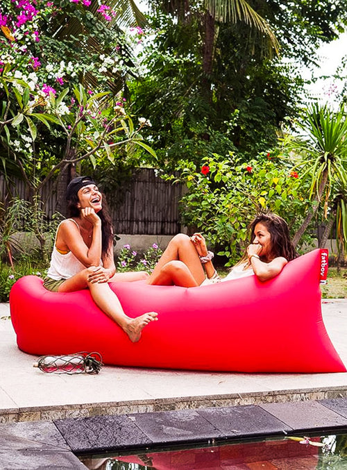 With no extra materials needed, Fatboy Lamzac offers hassle-free, durable comfort for lounging wherever life takes you.