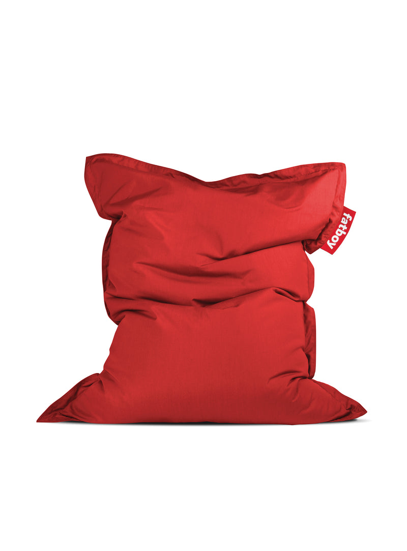 Fatboy Slim Olefin bean bag in red color, UV-resistant and water-repellent outdoor bean bag chair, perfect for Canadian patios and gardens.