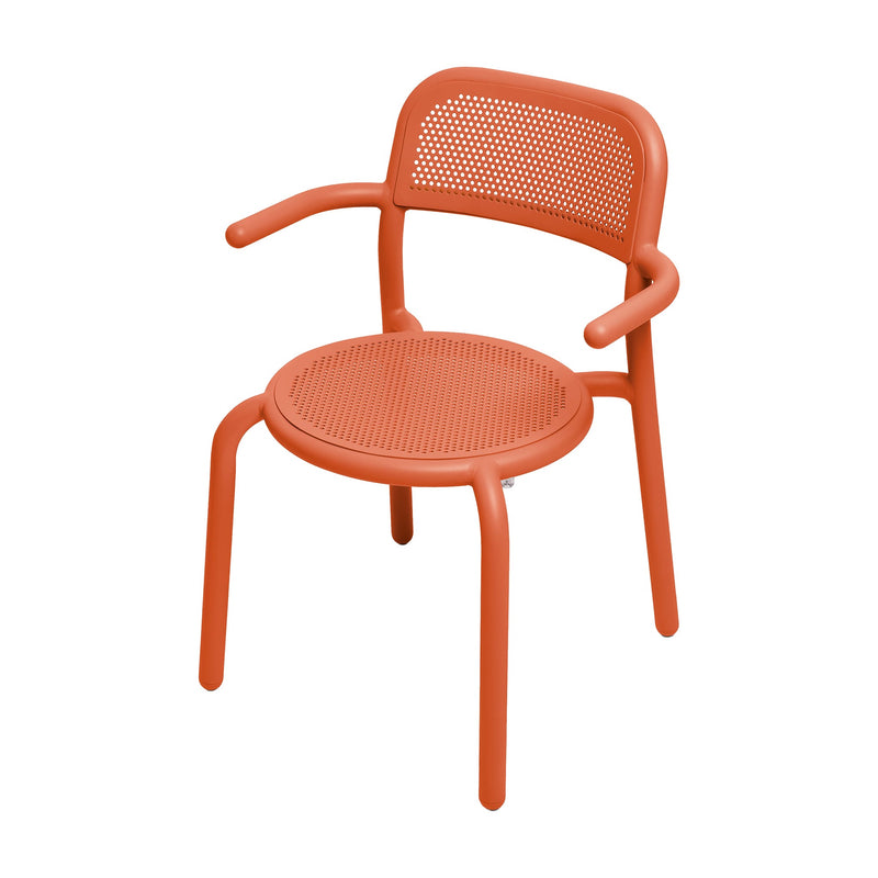 Toní Armchair by Fatboy in tangerine color: stylish outdoor chair made of rust-free aluminum, perfect for Canadian patios and gardens.