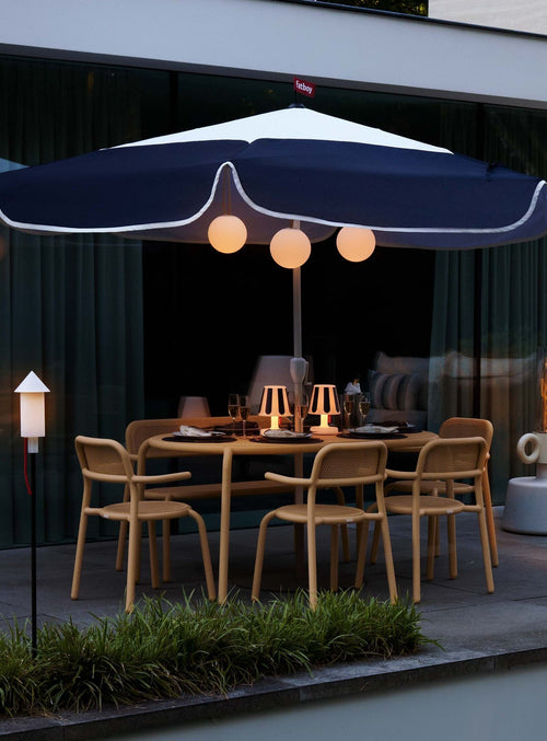 Toní Tavolo 6-seater dining set — durable aluminum table & chairs, UV-resistant and perfect for outdoor dining in Canada.