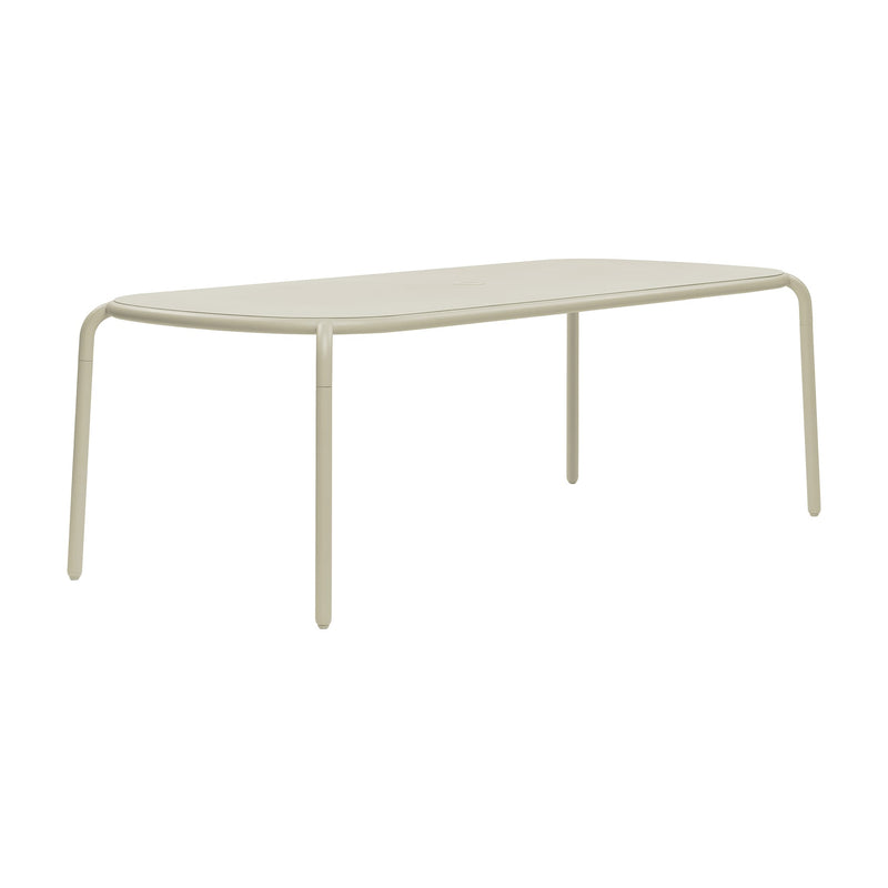 Fatboy Toní Tablo in desert color: large, UV-protected outdoor table for 8 guests, weatherproof and corrosion-resistant.