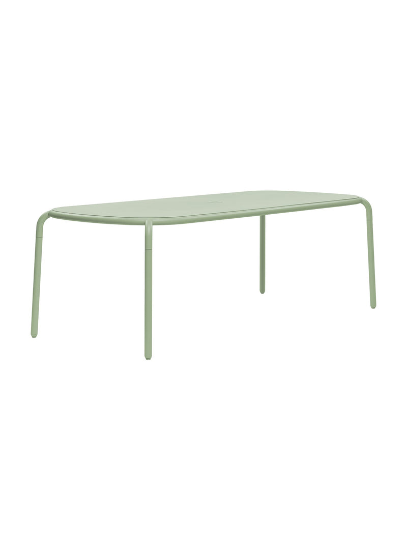 Toní Tablo by Fatboy in mist green color: weatherproof, UV-resistant outdoor table with aluminum construction, perfect for family gatherings.