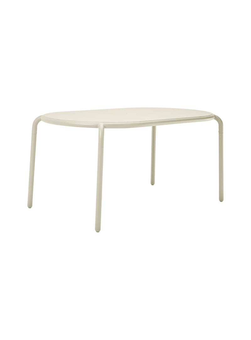 Fatboy Toní Tavolo in desert color: modern outdoor dining table for 6, crafted from durable aluminum with premium Axalta coating.