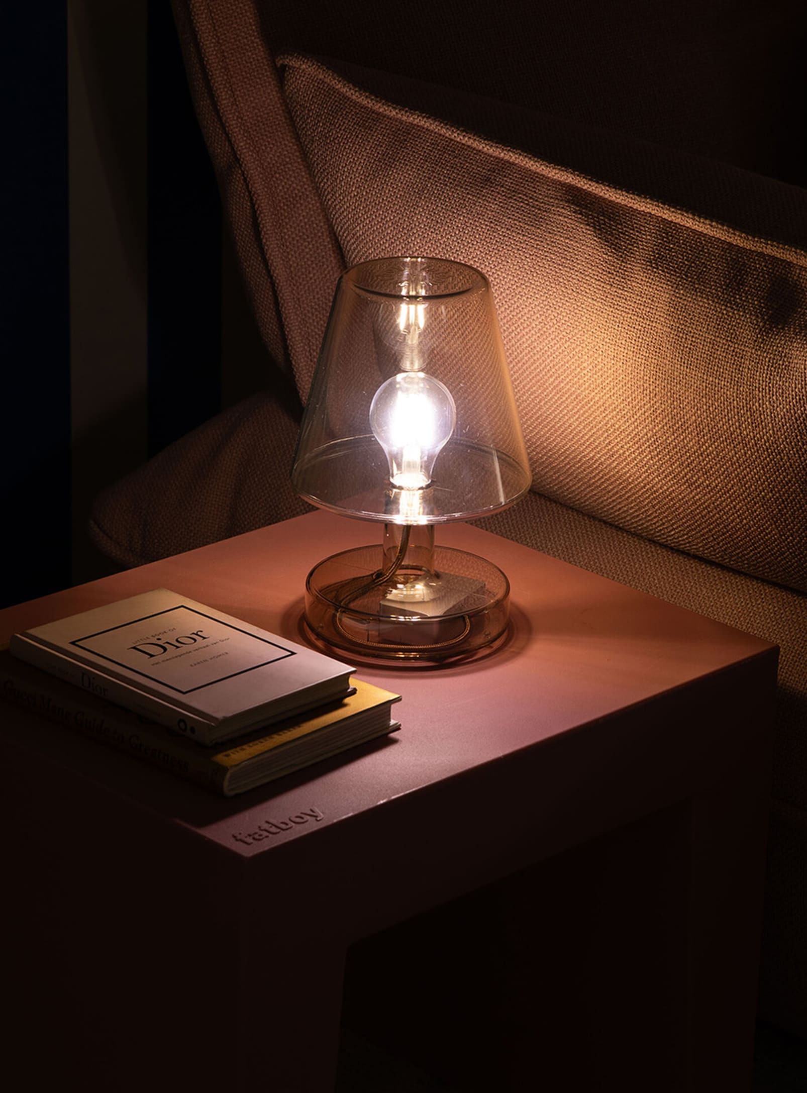 Small but mighty: the Fatboy Transloetje LED lamp brings retro charm with energy efficiency, offering 3 light modes and up to 20 hours use.