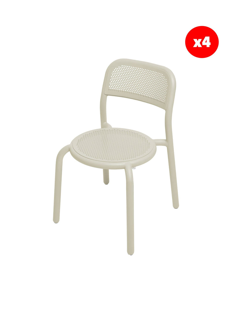 Set of 4 Fatboy Toní Chairs in desert color, modern stackable aluminum outdoor chairs for patios, terraces, and gardens. Durable and weatherproof.