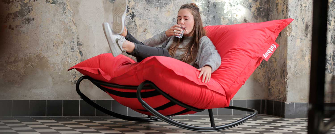 The Rock 'n Roll is made up of a removable frame and 8 sturdy webbings. Place your Original on top and voilà: your giant luxury rocking chair is ready for use. The Rock 'n Roll can be combined with any Original bean bag.