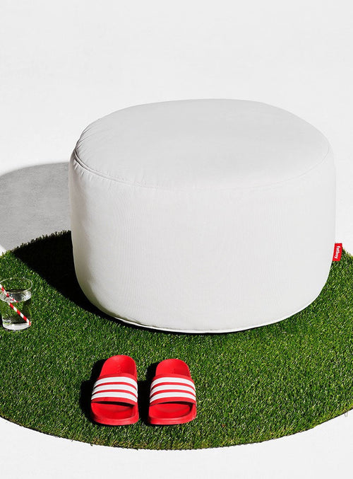 Invite your friends over for a comfortable outdoor seating experience with the Fatboy Canada Point Large Outdoor ottoman. Covered in water-, dirt-, and UV-resistant fabric, this oversized pouf is perfect for summer and can be used to brighten up your indoor space during the winter months.