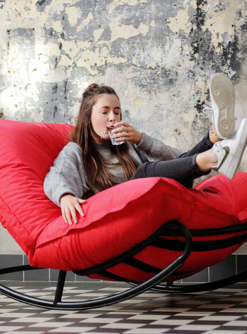 The Fatboy Rock 'n Roll has a removable frame and 8 sturdy straps. Place your Original bean bag on it and voilà: your luxury rocking chair is ready to be used.